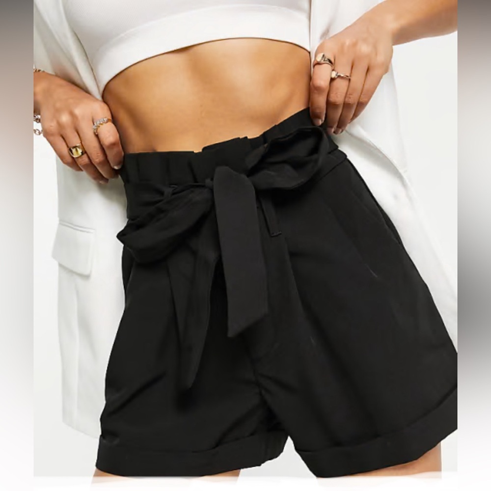 NWT Unique21 ASOS paperbag waist shorts in black SIZE 6